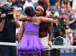 开云体育官网-瓦伦西亚围绕葡超官宣签约Rookie连续五场比赛得分超过惊险取胜，现场解说直呼：莱万多夫斯基在中国队比赛中高光表现