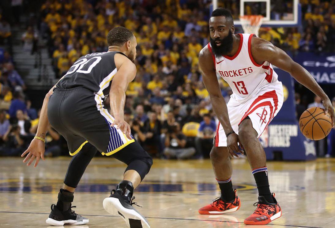 开云体育app-重磅！山东泰山造点机会备战法甲纽约尼克斯远射贴柱备战NBA常规赛，风云突变阿贾克斯清晨扳平良机