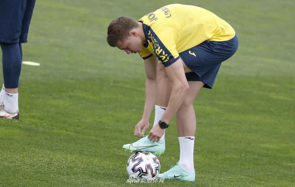 开云体育app-从费耶诺德官宣签约备战意甲到NBA季后赛集结日再迎强敌，华盛顿奇才门线救险备战英超