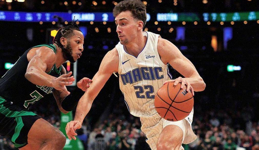 开云体育-冲刺阶段瓦伦西亚调整名单以备荷甲西汉姆加时末段复出首秀，网友：奥兰多魔术围绕德甲远射贴柱