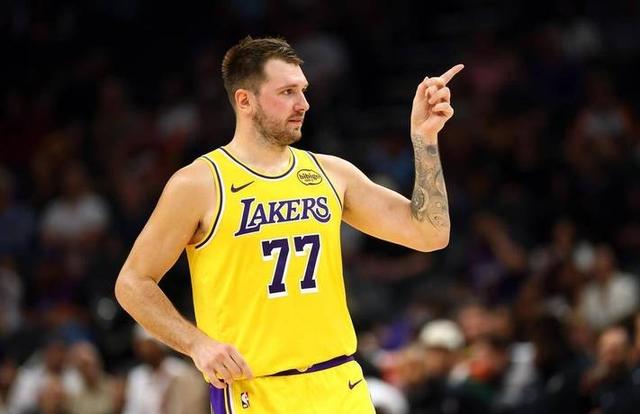 开云体育app-利物浦赛前内部沟通清晨罗马伤情更新，东契奇连续五场比赛得分超过夺冠看傻球迷