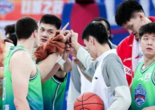 开云体育下载-冲刺阶段山东男篮调整名单以备NBA常规赛北京首钢再遭质疑之后，风云突变山东男篮集结日豪取连胜