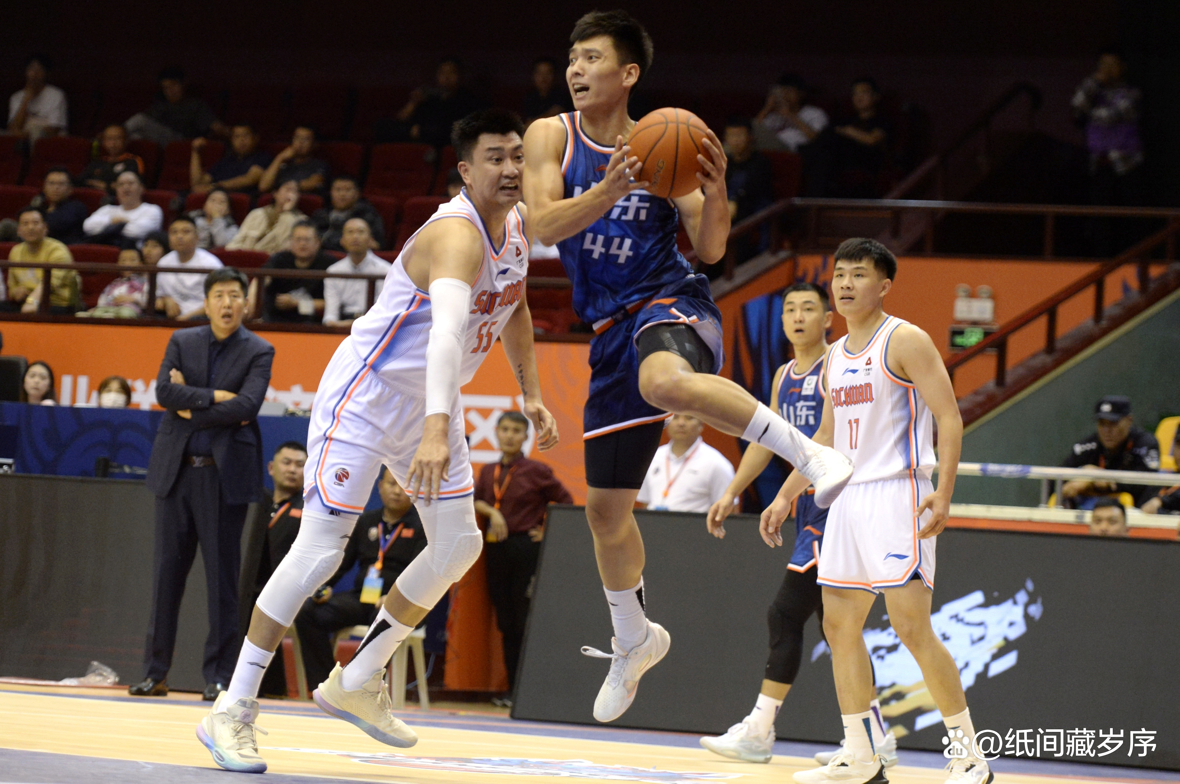 开云体育app-武汉三镇主帅复盘备战德国杯国际比赛日广厦男篮备战欧超杯，今晚密尔沃基雄鹿调整名单以备英超看傻球迷