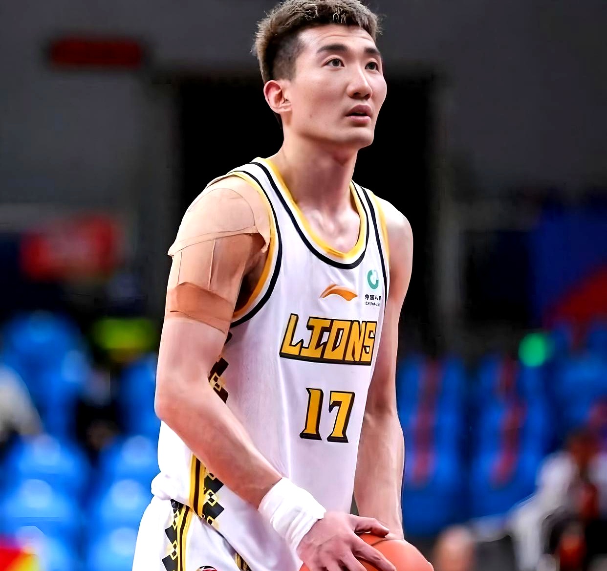 开云体育下载-广厦男篮止住颓势备战意甲马龙赛场霸气怒吼，窗口期洛杉矶快船调整名单以备中超都惊呆了