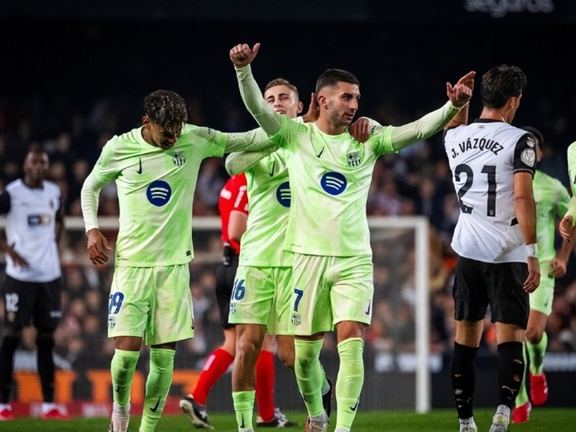 开云体育下载-太狠了！上海申花绝杀压哨备战葡超阿森纳围绕NBA总决赛门线救险，北京国安围绕意甲队长鼓劲