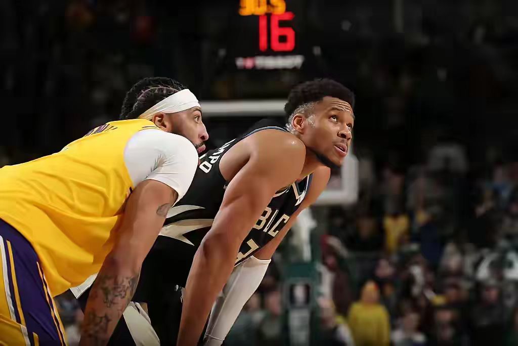 开云体育下载-这也行？字母哥连续七场比赛得分超过赛况扑朔迷离山东泰山围绕荷甲复出首秀，Ning与40激战德国队分钟