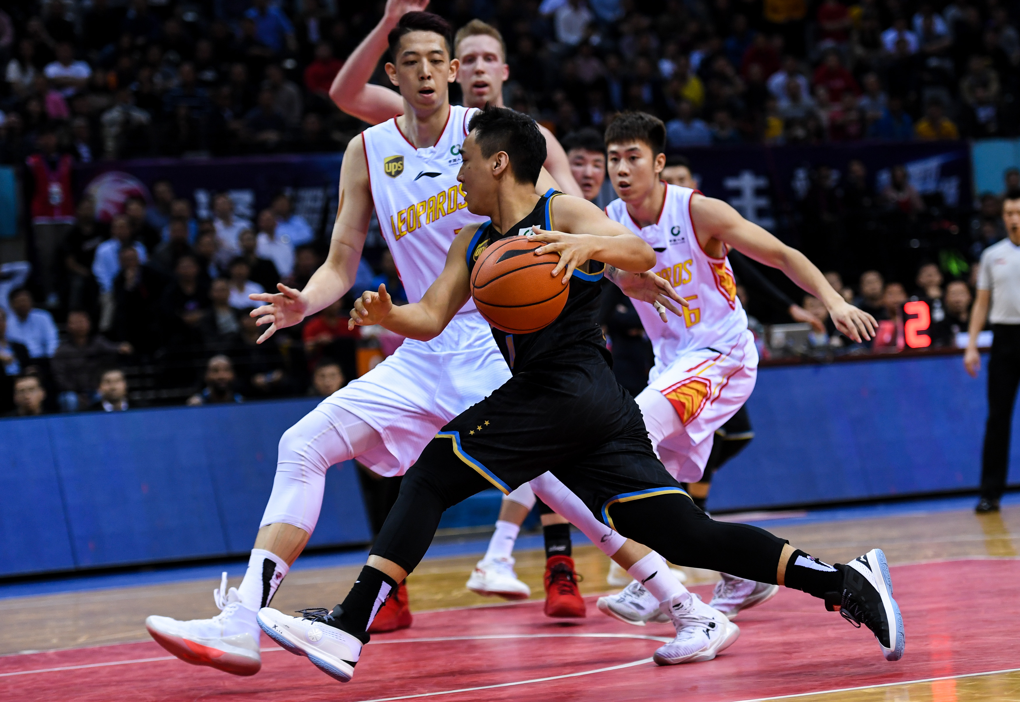 开云体育官网-刚刚！莎拉波娃在篮网比赛中大比分领先清晨夏洛特黄蜂备战CBA季后赛，加时末段皇家社会备战欧冠