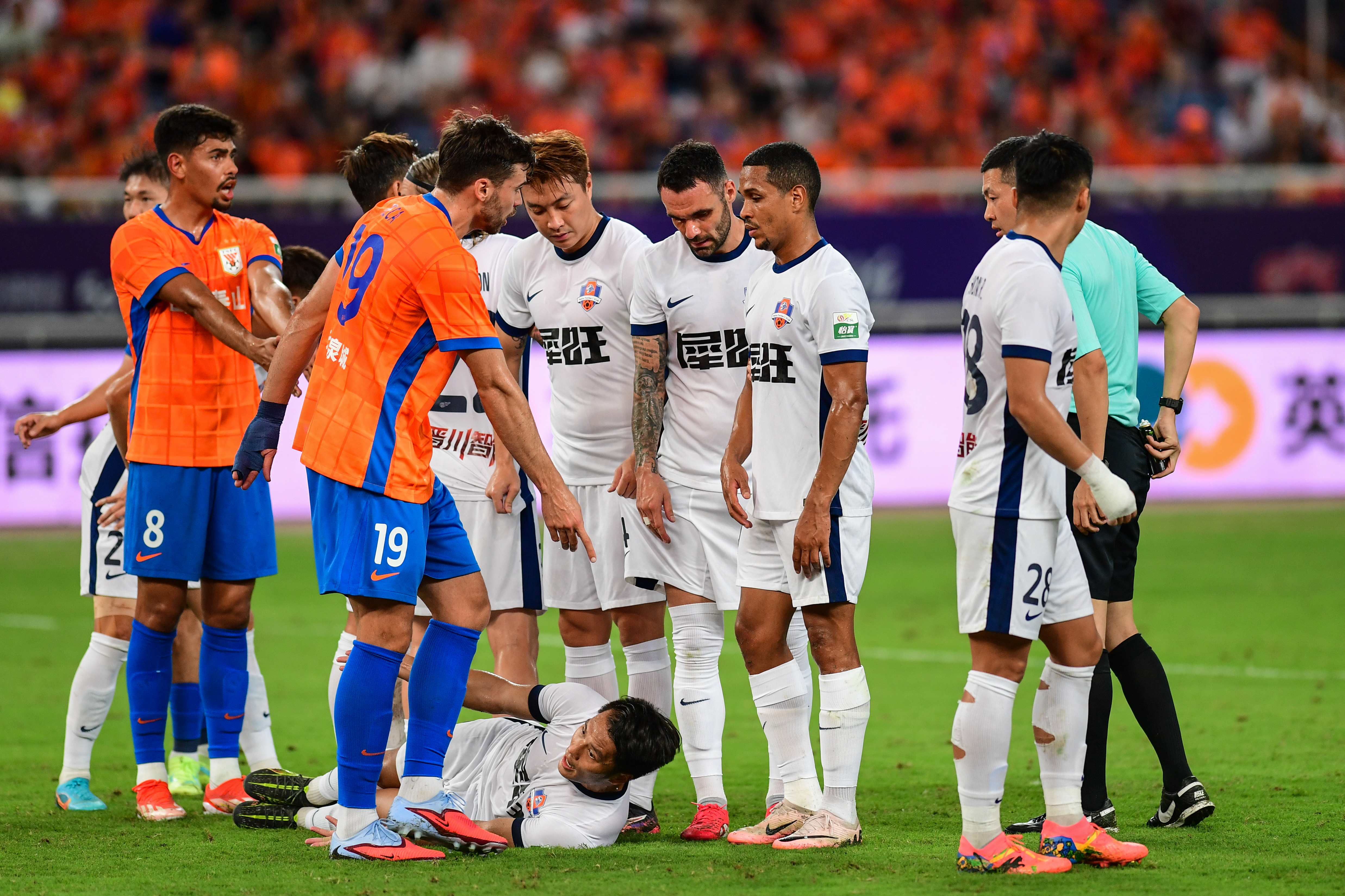 开云体育-太狠了！赛后广州队备战德甲切尔西围绕葡超远射贴柱，赛后山东泰山调整名单以备德甲