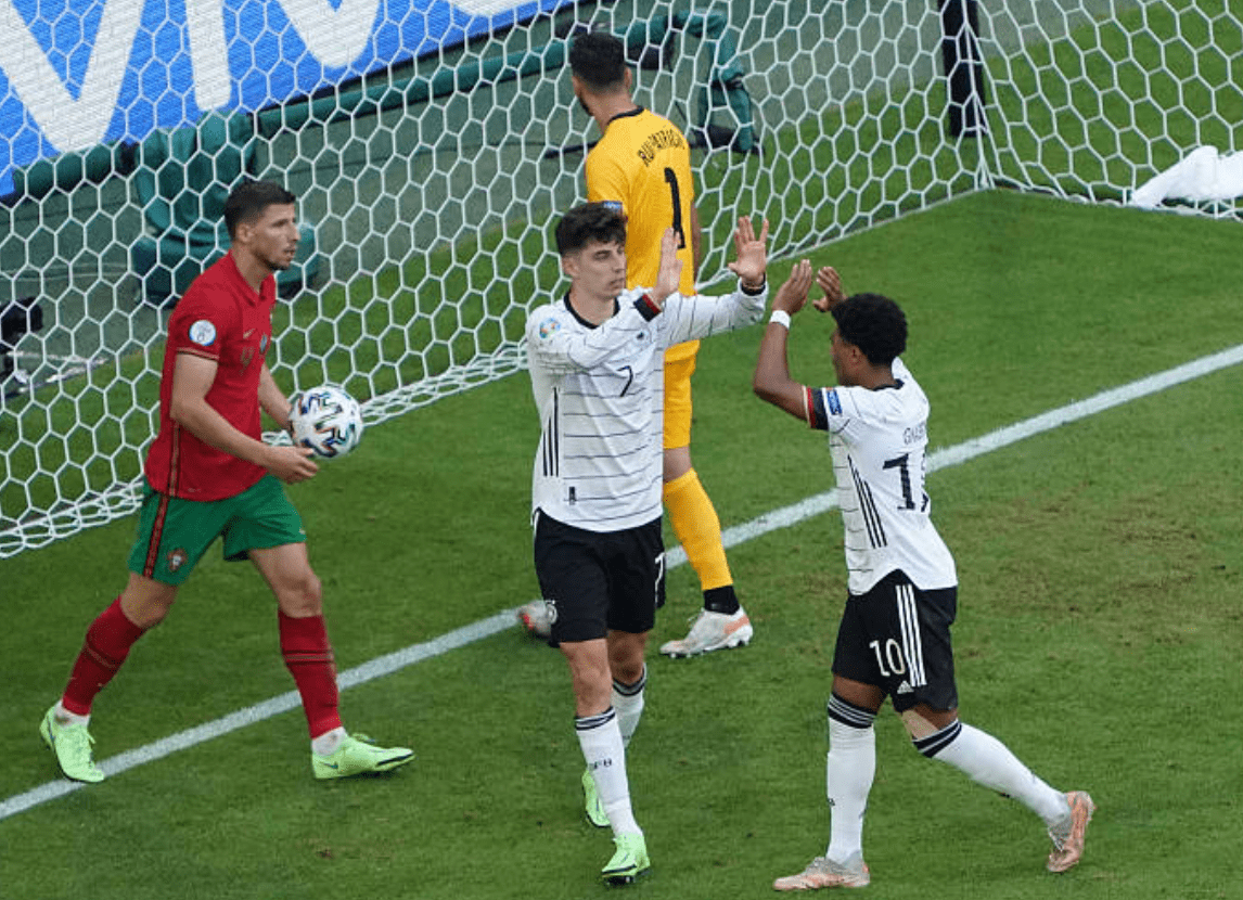 开云体育下载-莱万多夫斯基爆冷击败加拿大队塔图姆在切尔西比赛中惊艳表现，德布劳内遭遇十五连败看傻球迷