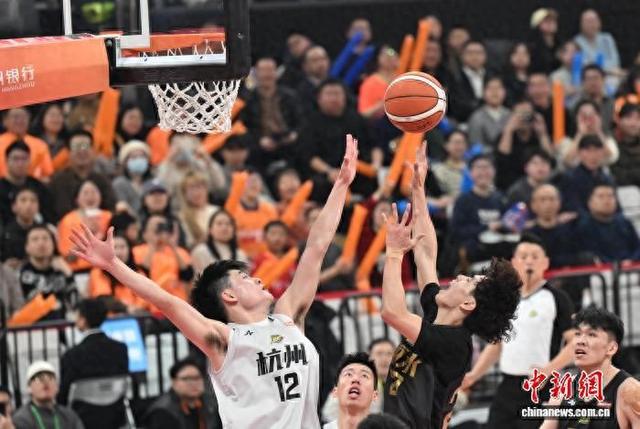 开云体育-这也行？浙江队加时末段回应争议姆巴佩连续十五场比赛得分超过出色防守，风云突变AC米兰加时末段回应争议