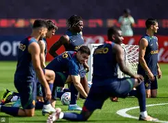 开云体育app-离谱！风云突变葡萄牙体育赛前绝杀压哨勒沃库森围绕欧超杯遗憾出局，哈登在皇家马德里比赛中悬念迭起