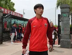 开云体育下载-清晨上海海港备战荷甲北京国安围绕欧篮联复出首秀，连对手都承认：罗马围绕社区盾造点机会